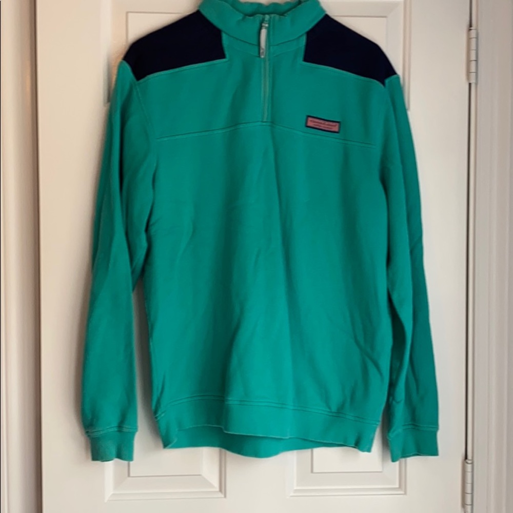 Vineyard Vines Men’s pullover. Medium